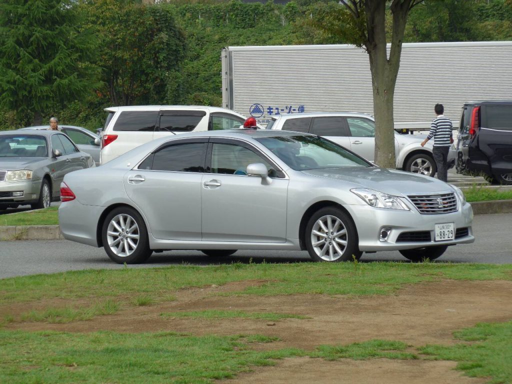 双葉 S.A. で見かけた覆面パトカー