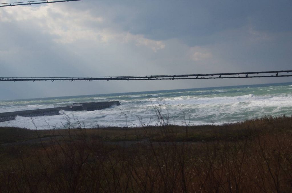 哀しみ本線日本海がバックに流れていそうな冬の日本海