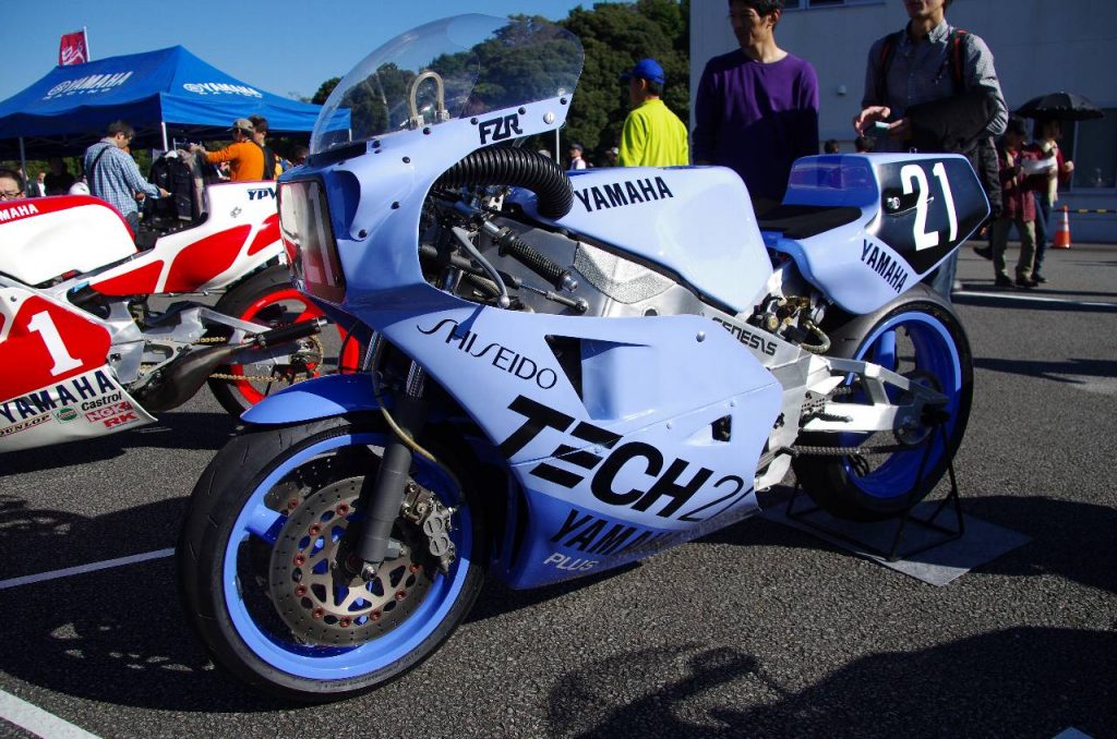 FZR750 TECH21 カラー
