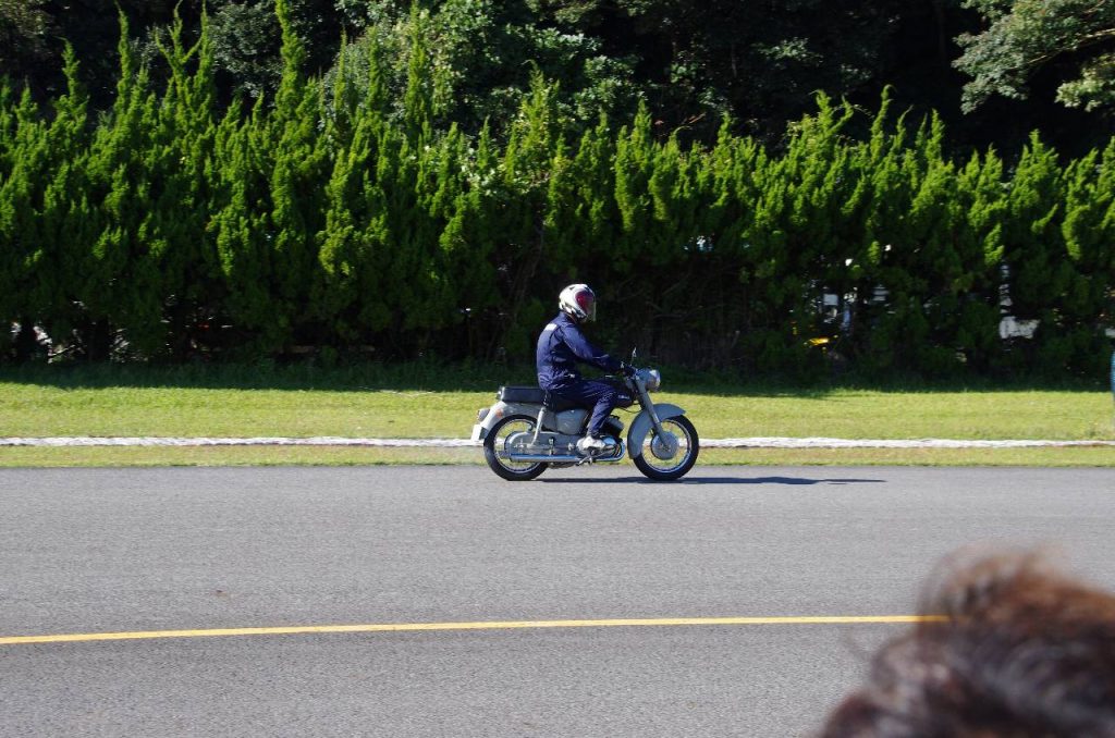 1 台目のデモ走行車両