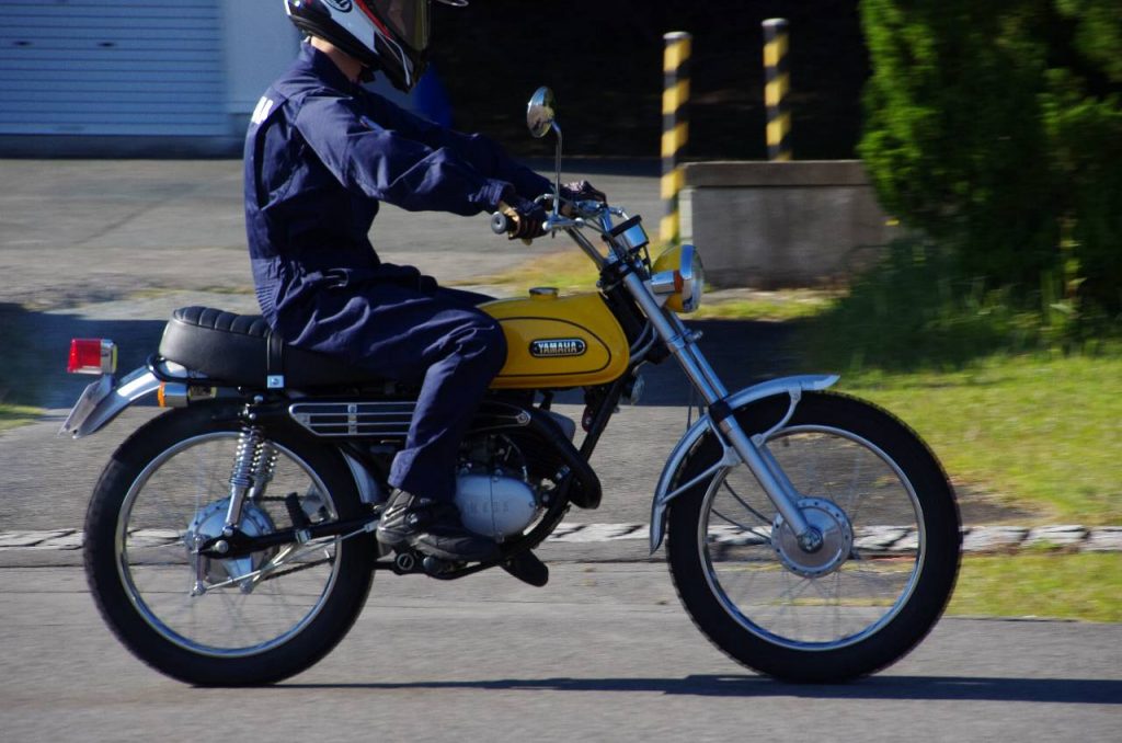 10 台目のデモ走行車両 - ライダーさんの頭が画面の枠外になってしまいました