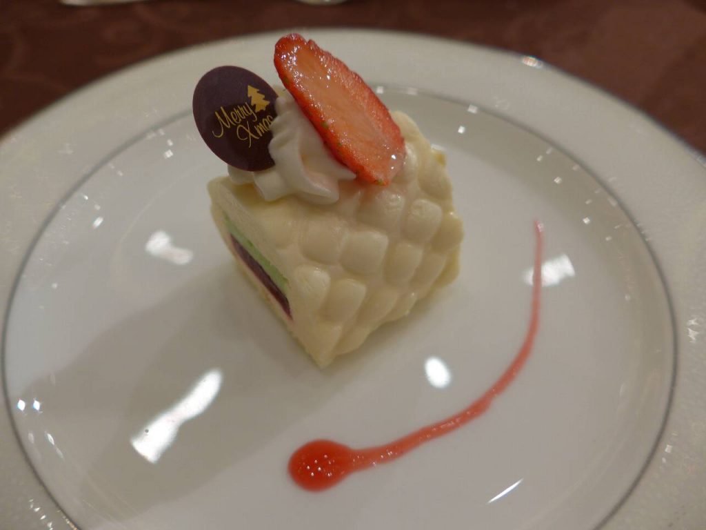 デザートのプチケーキ