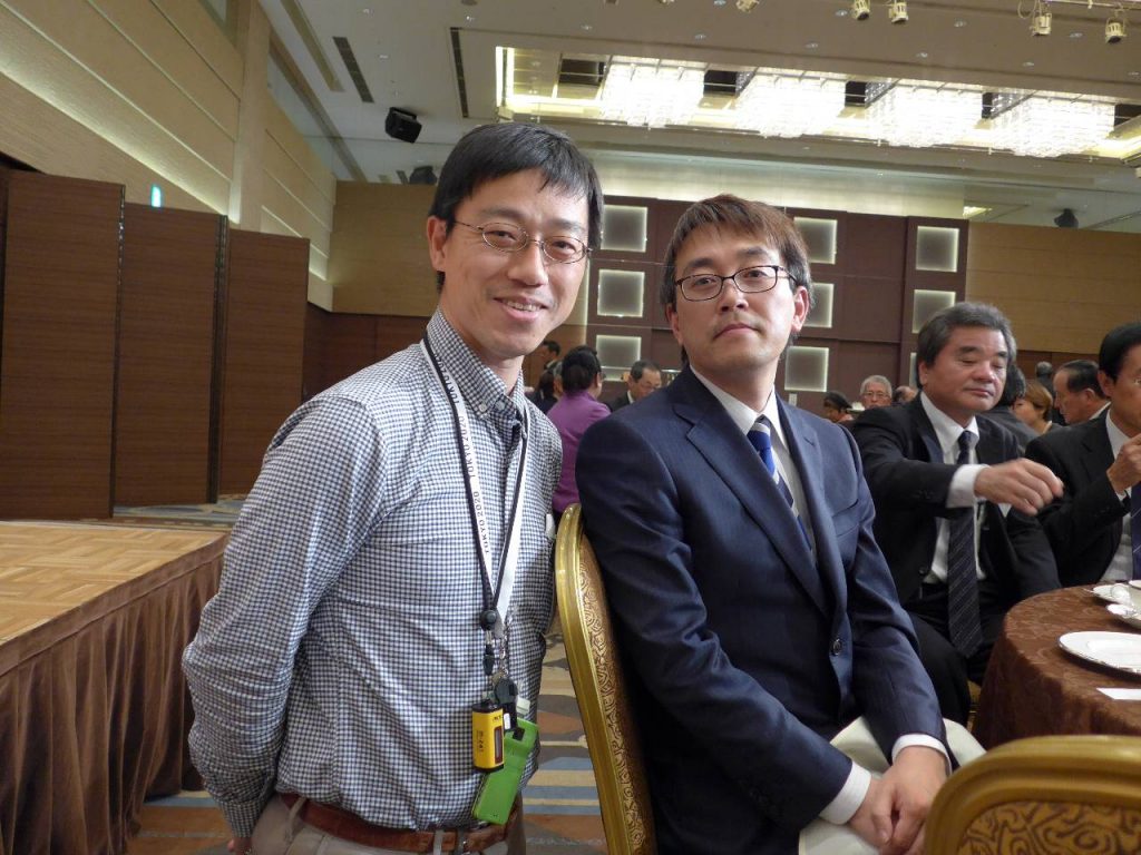 羽生善治三冠とツーショット